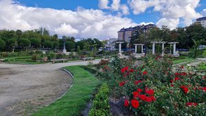 Vista desde el interior del parque de La Rosaleda